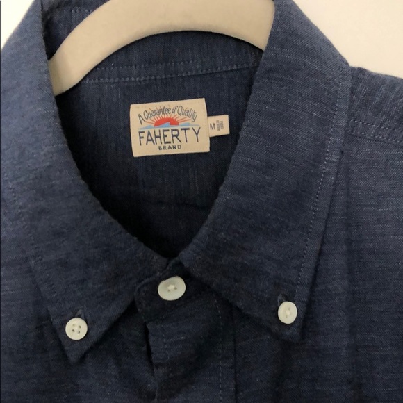 Faherty lightweight button down- M - Picture 3 of 4